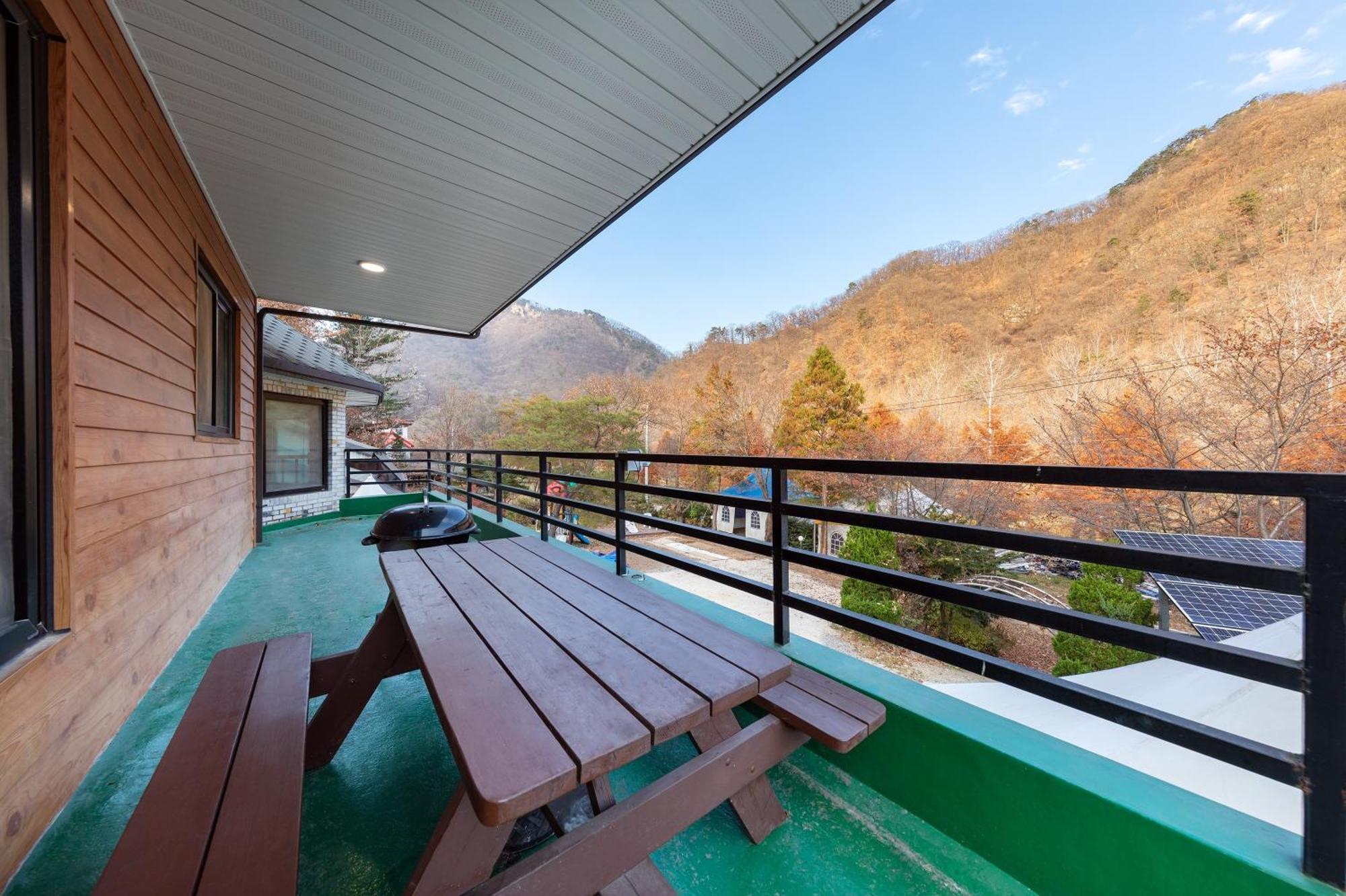 Hongcheon Nolleowa Aegyeondongban Pension Екстер'єр фото